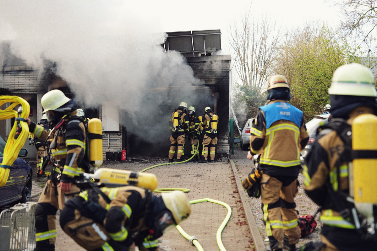 Essen – Betreiber nach Brand in Kfz-Werkstatt schwer verletzt