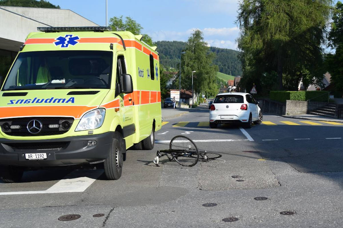 Heiden AR – Fahrrad prallt in Personenwagen