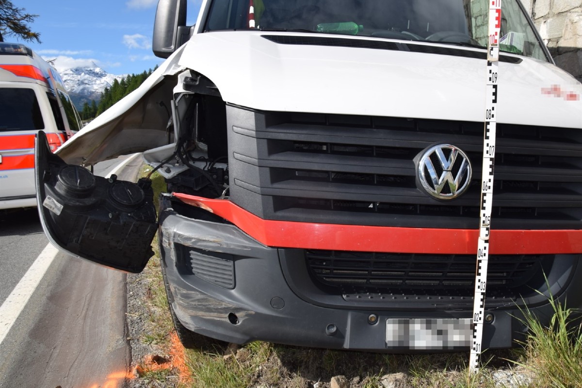 Champfèr GR - Lieferwagen baut Unfall