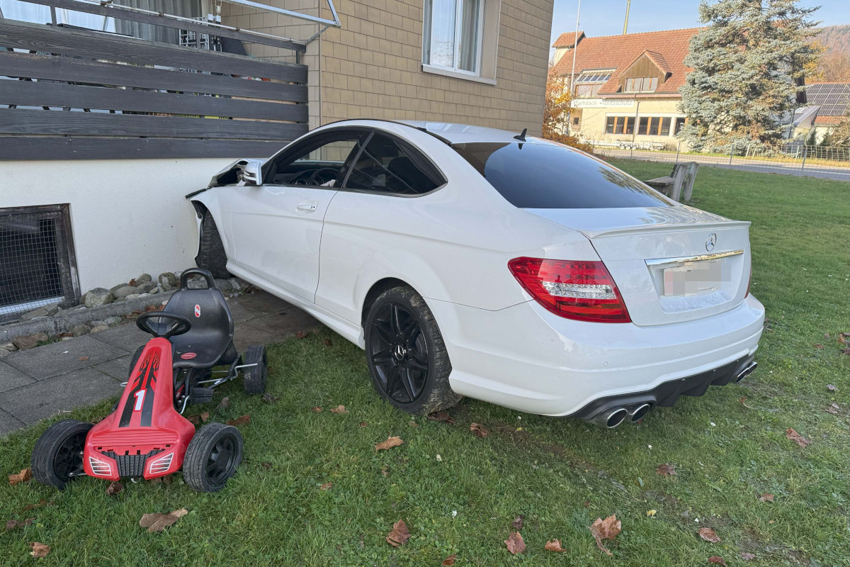 Unfall in Rupperswil AG – Neulenker prallt gegen Hauswand