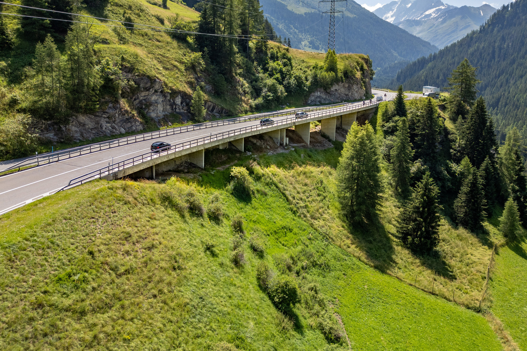 Wallis – Arbeiten an der Route des Grossen Sankt Bernhard starten