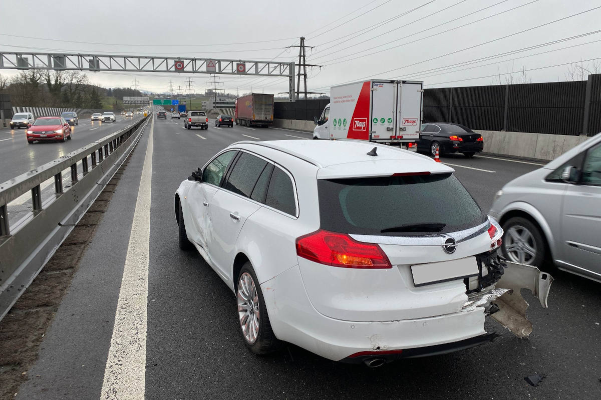 A4 Cham ZG – Blechschaden im Morgenverkehr