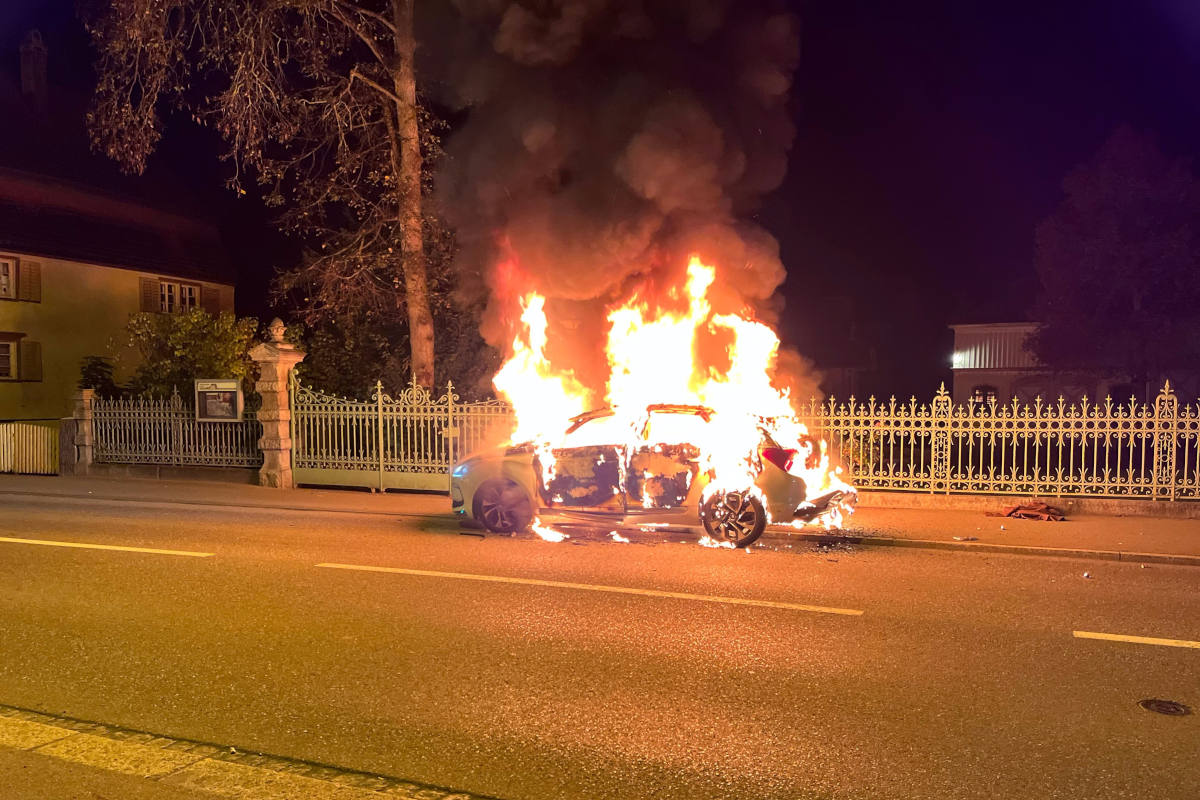 Flawil SG – Auto in Vollbrand