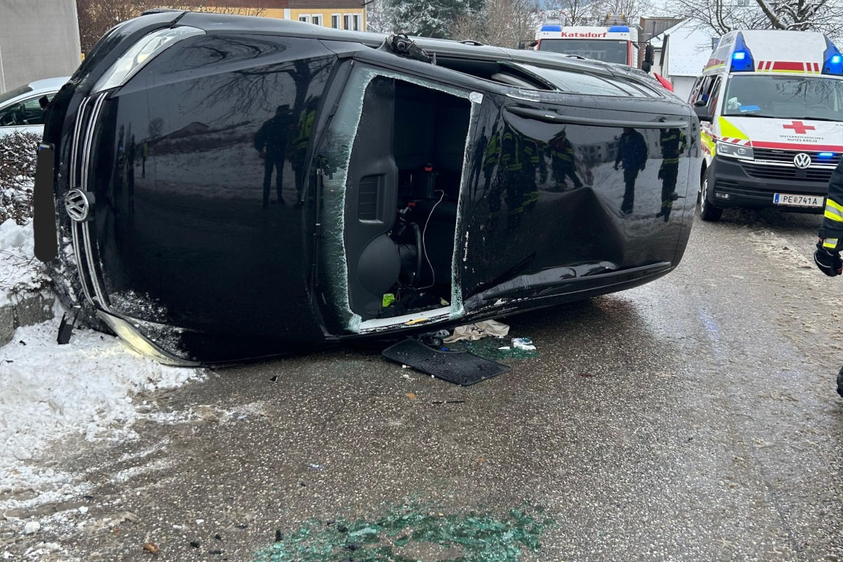 Unfall in Katsdorf – Autofahrerin erfasst Kind auf Gehsteig