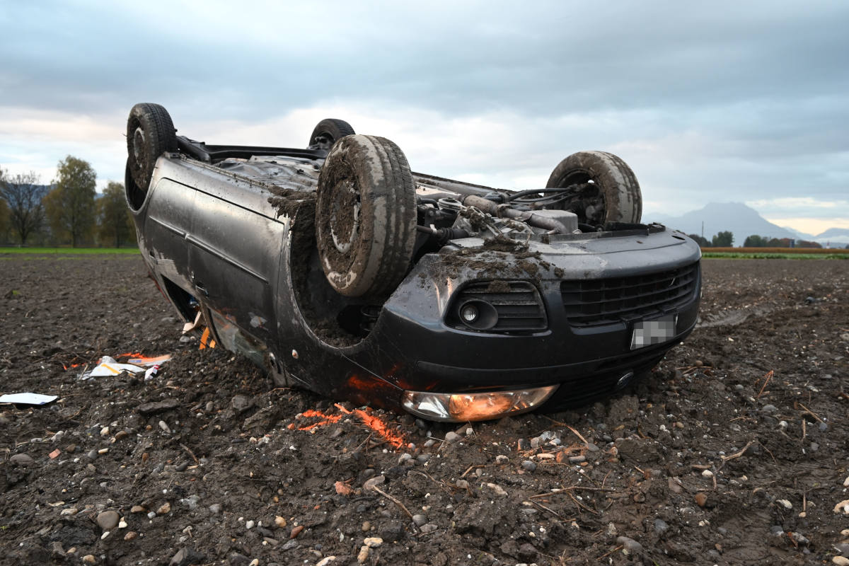Kriessern SG – Bei Selbstunfall auf Dach gelandet