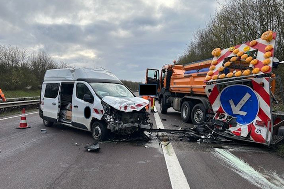 A8 Zweibrücken – Unfall von Transporter mit Sicherungsfahrzeug