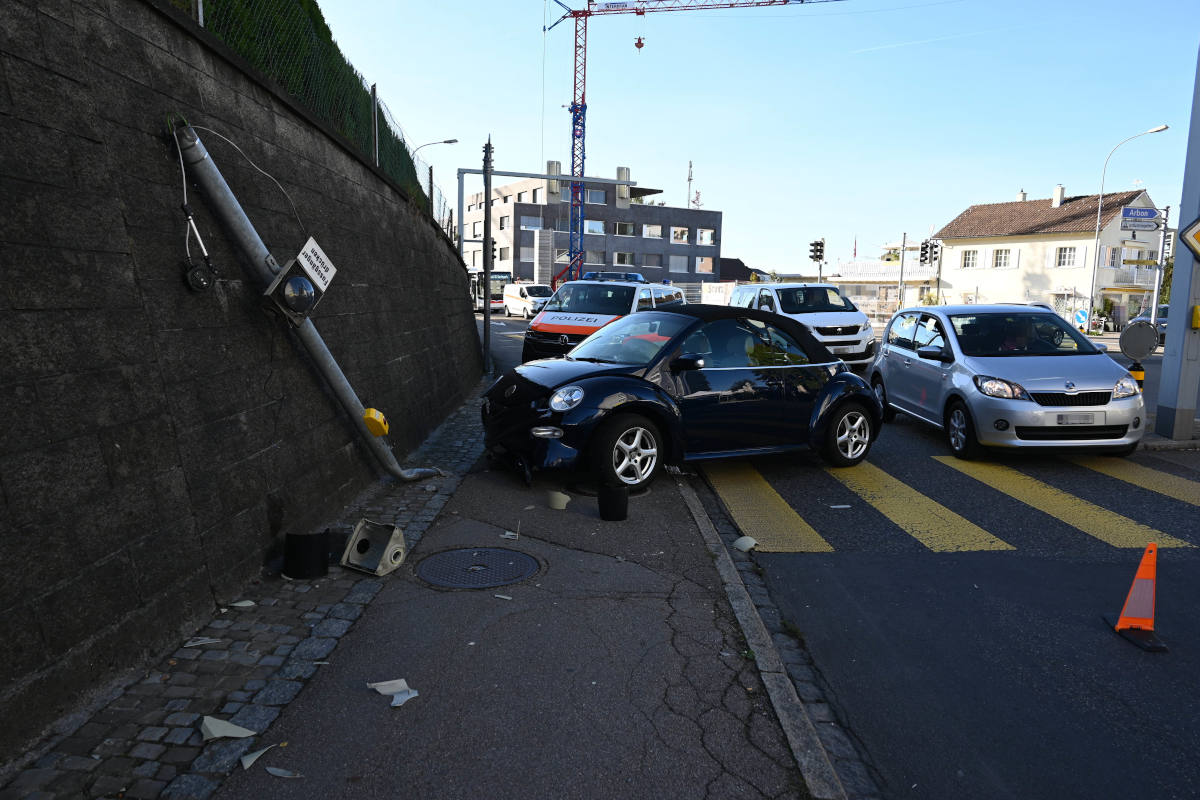 Wittenbach SG – Frontal gegen Lichtsignal gekracht