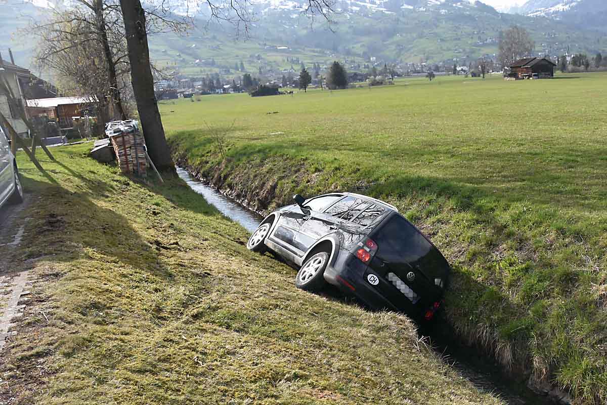 Werdenberg SG - Vor Polizei geflüchtet und verunfallt