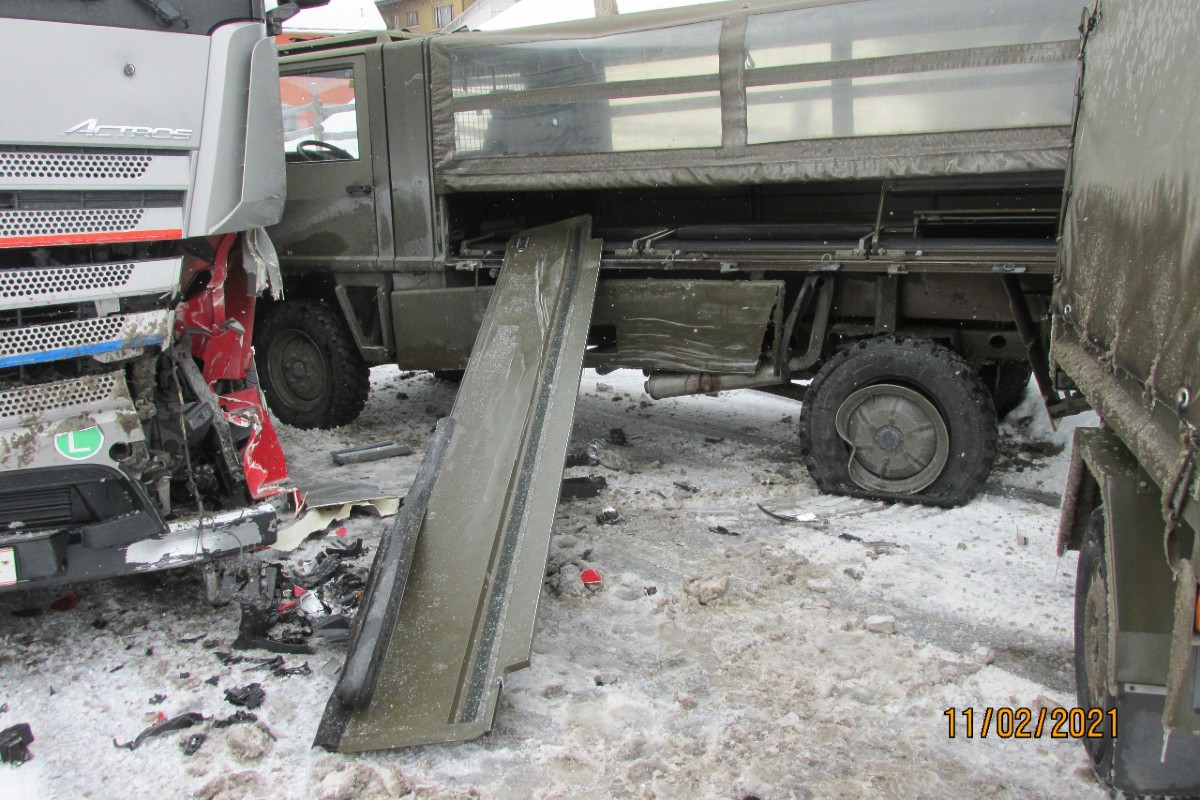 Filzbach GL - Strasse zum Kerenzerberg nach Unfall gesperrt