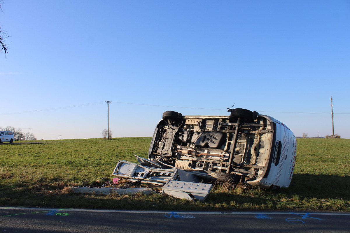 Kürten – Transporter überschlägt sich nach Unfall