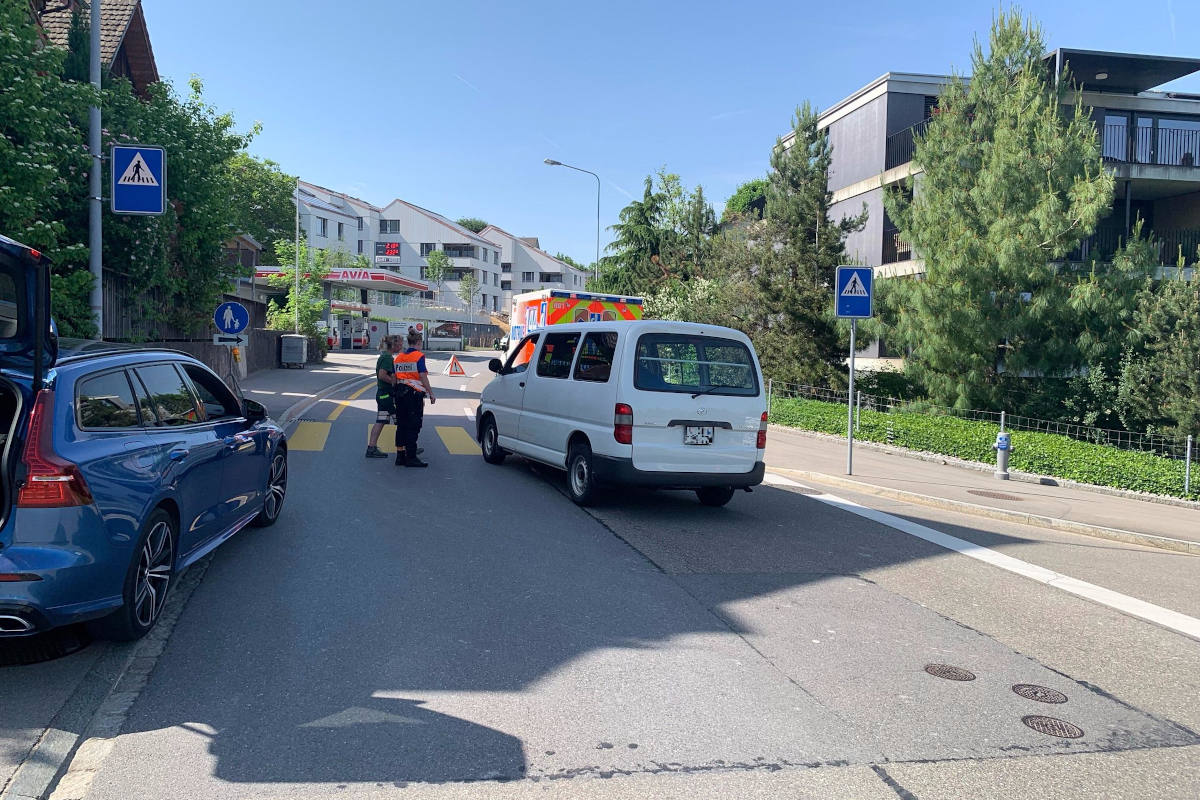 Oberrieden ZH – Fussgänger bei Verkehrsunfall schwer verletzt