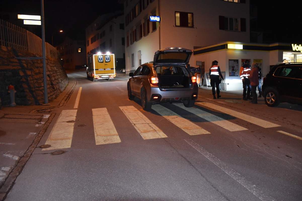 Unfall in Trin GR - Frau auf Fussgängerstreifen von Auto erfasst