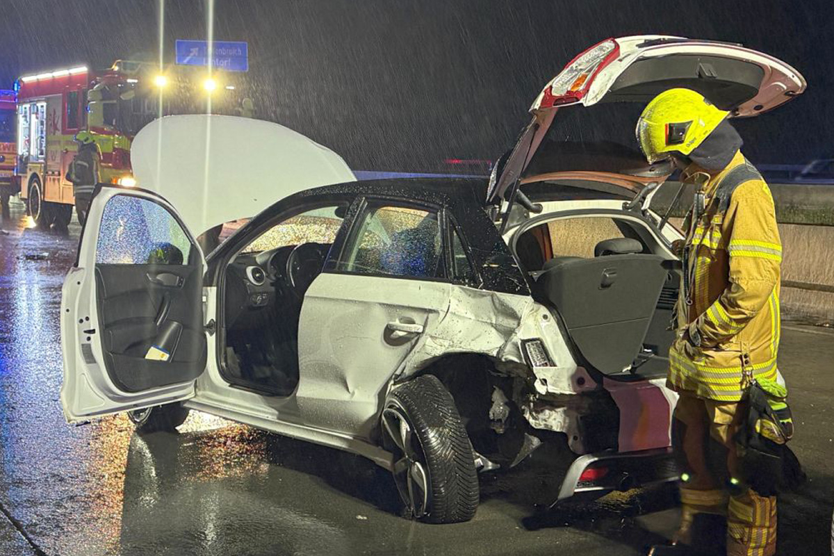 A52 Ratingen – Unfall mit vier Fahrzeugen durch Aquaplaning