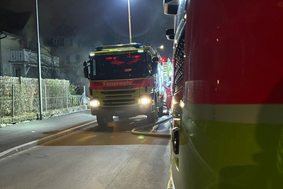 Zürich Kreis 12 – Frau nach Brand hospitalisiert