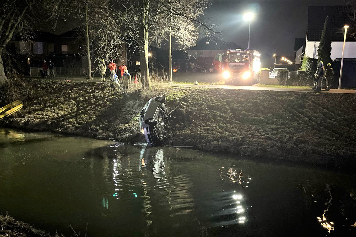 Lüdinghausen – 86-jährige Fahrerin aus Auto im Fluss gerettet