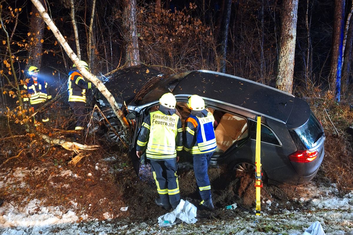Hellwege – Fahrerin bei Unfall eingeklemmt und schwer verletzt
