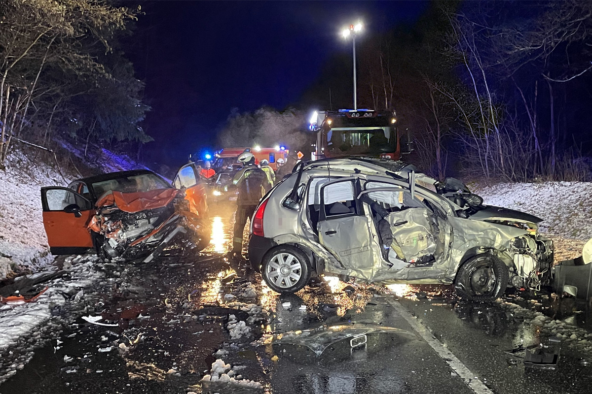 Weilerbach – Zwei Schwerverletzte bei Unfall im Gegenverkehr