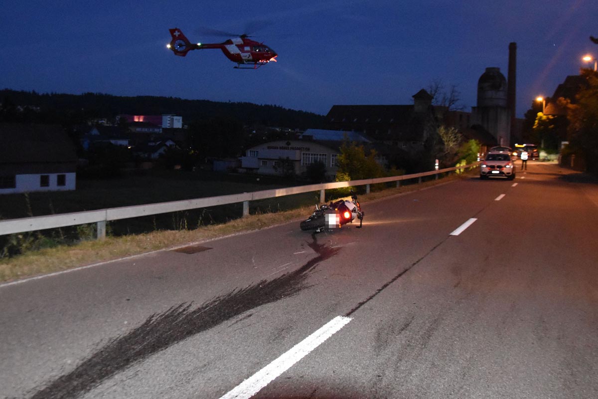 Niedergösgen SO - Junger Biker kracht in Stützmauer - tot