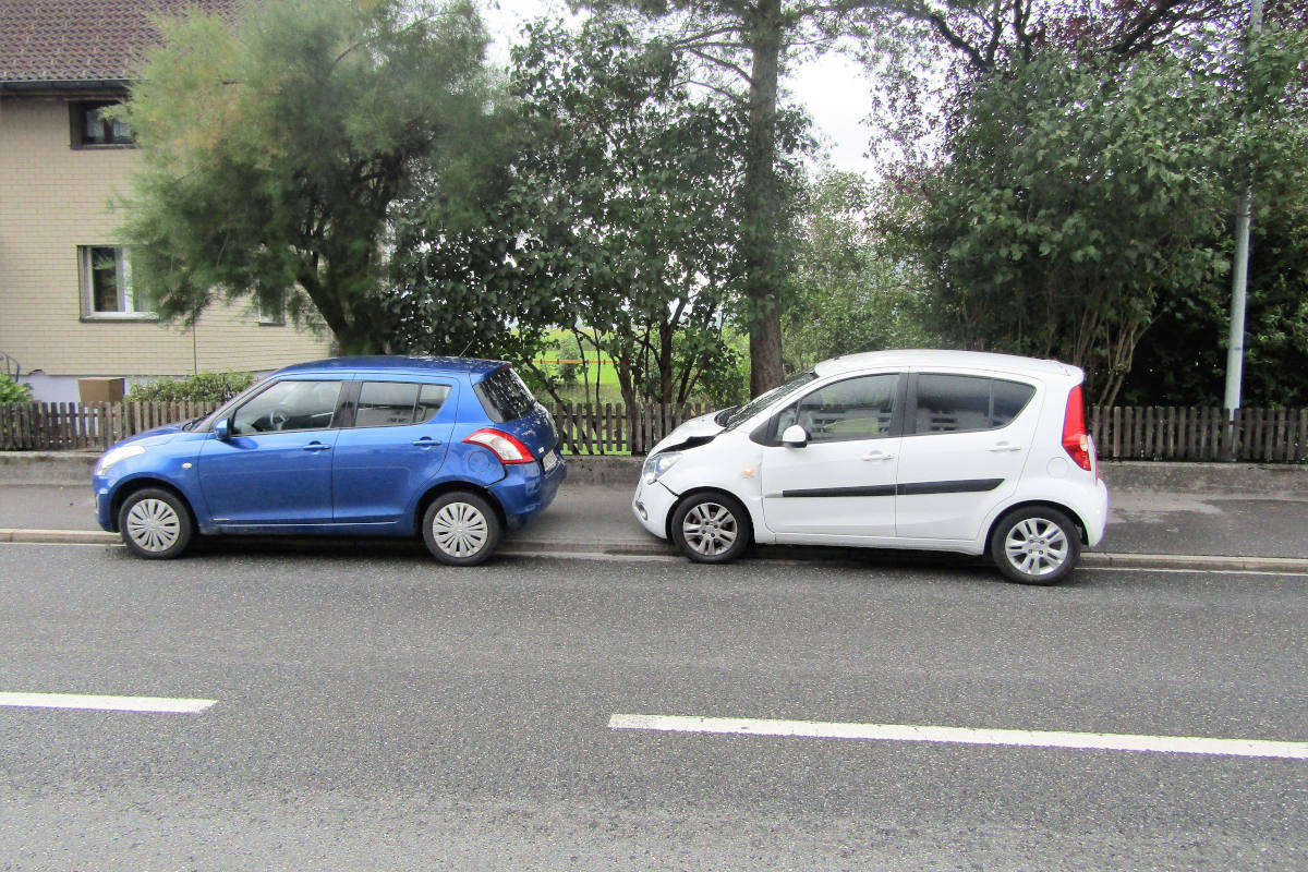 Näfels GL – Bremsmanöver übersehen und Kollision verursacht