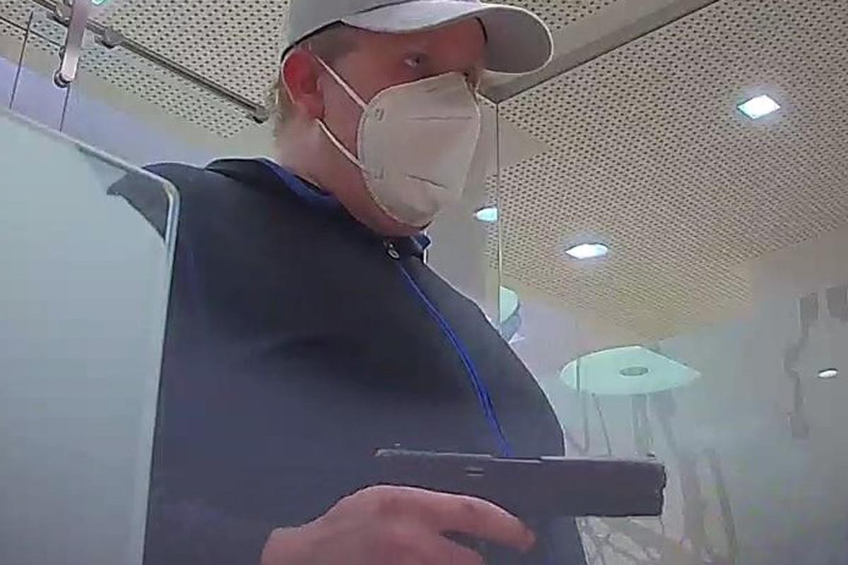 Auslobung einer Geldbelohnung in Retz - Bank schwerbewaffnet ausgeraubt