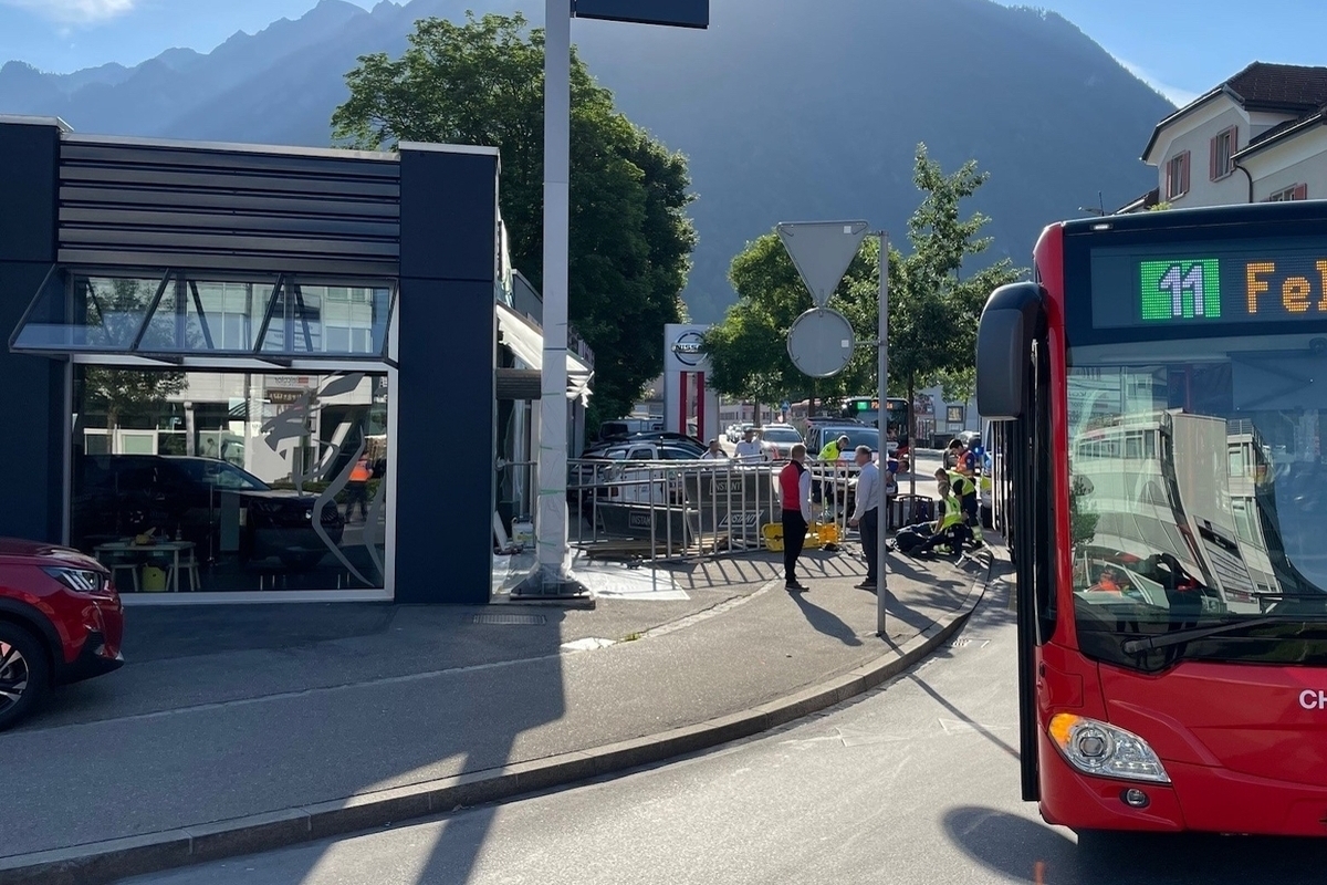 Chur GR - Gerüst mitsamt einem Arbeiter umgestürzt