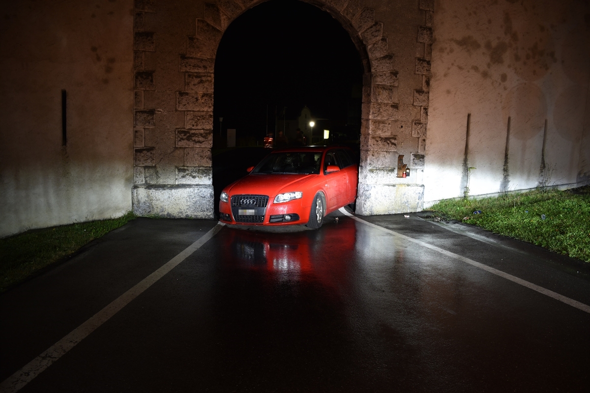Fläsch GR - Gegen eine Mauer geprallt 
