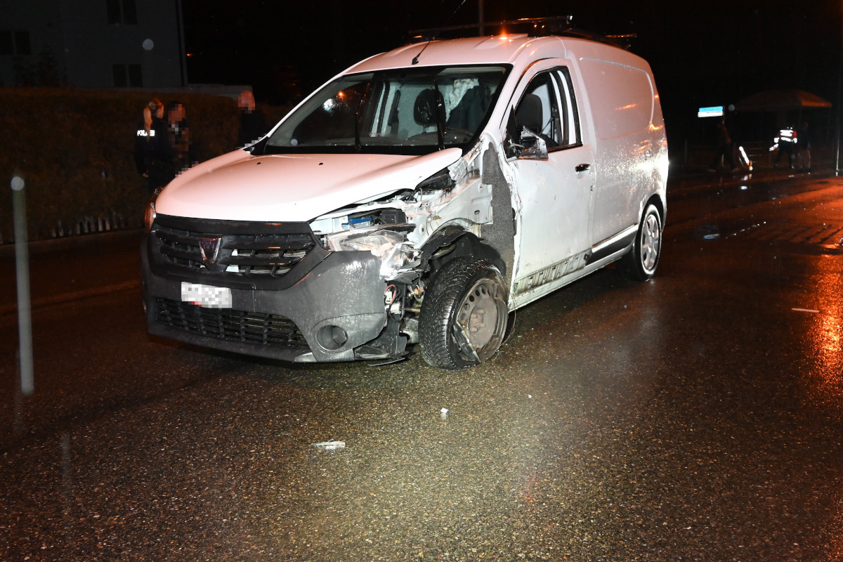 Rorschacherberg SG – Mit Lieferwagen in Strassenlaterne geprallt