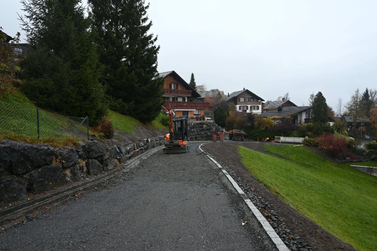 Gams SG - Raupe von Bagger überrollt Unterschenkel eines Arbeiters