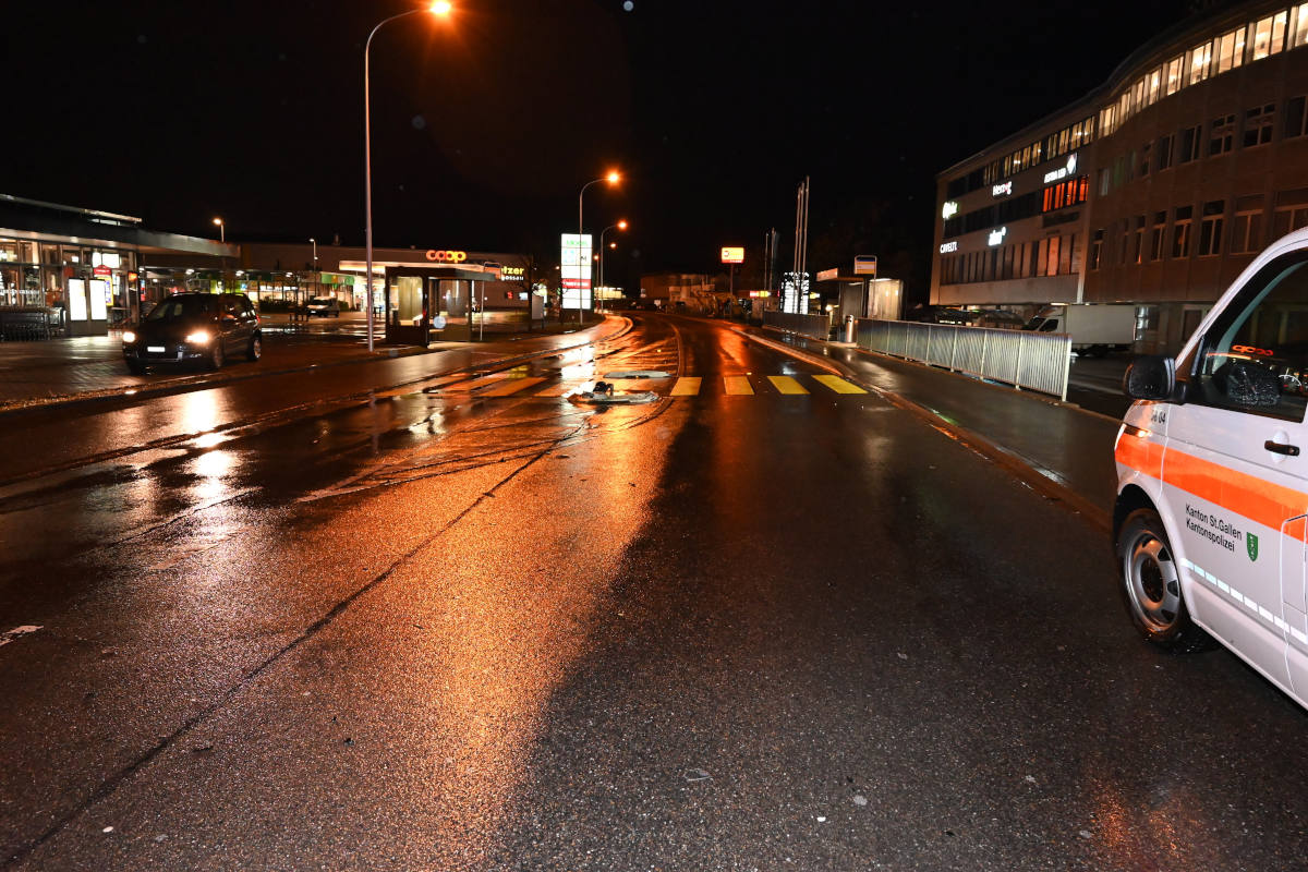 Gossau SG – Audi kollidiert mit Verkehrsinsel