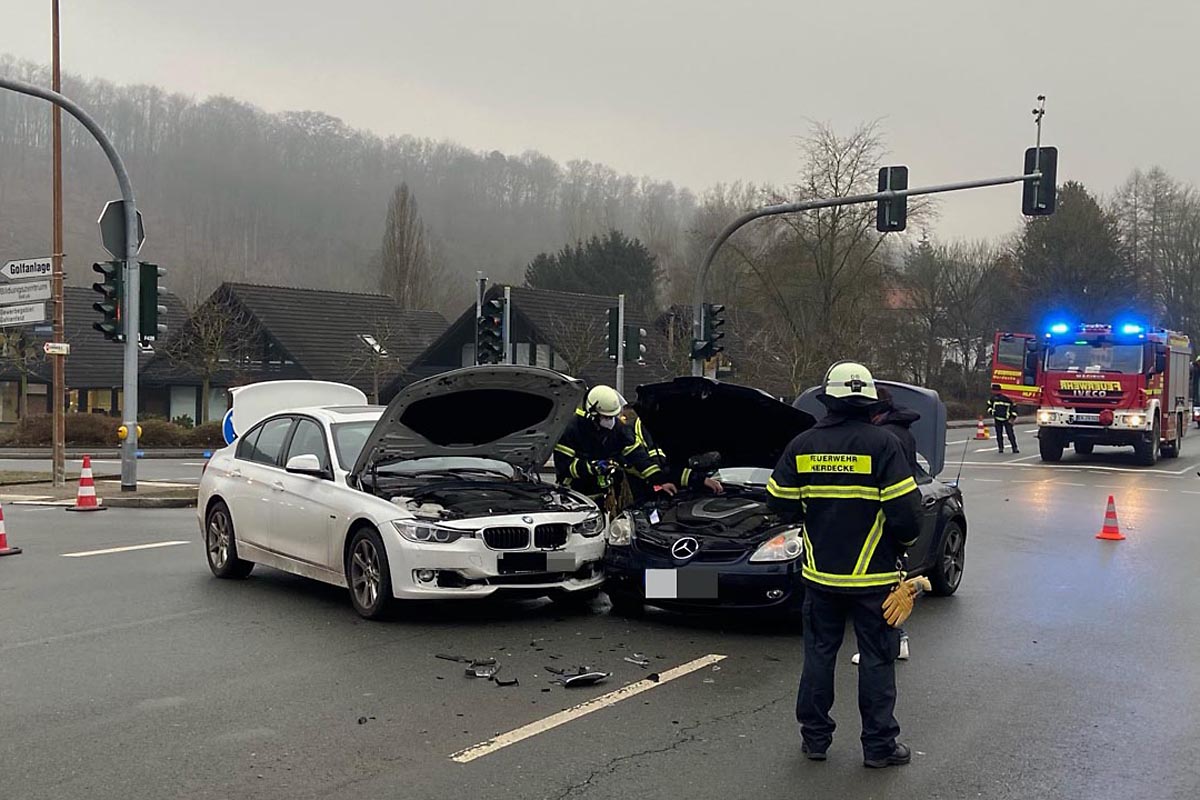 Herdecke - Kollision zwischen BMW und Mercedes