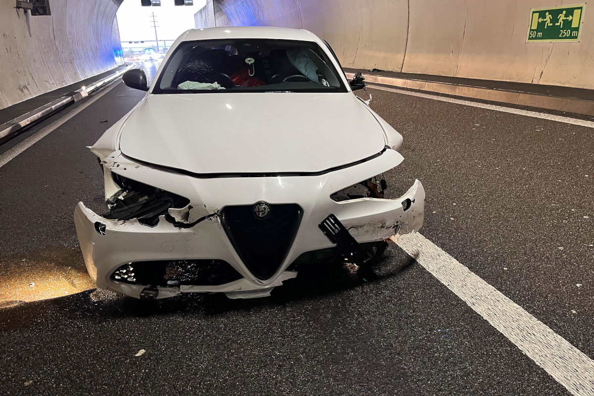 Oberentfelden AG – Auf Hauptstrasse eingebogen und kollidiert