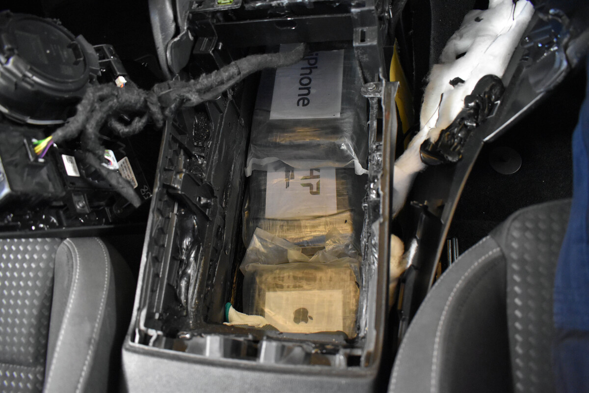 Widnau SG - Drogenversteck in der Mittelkonsole