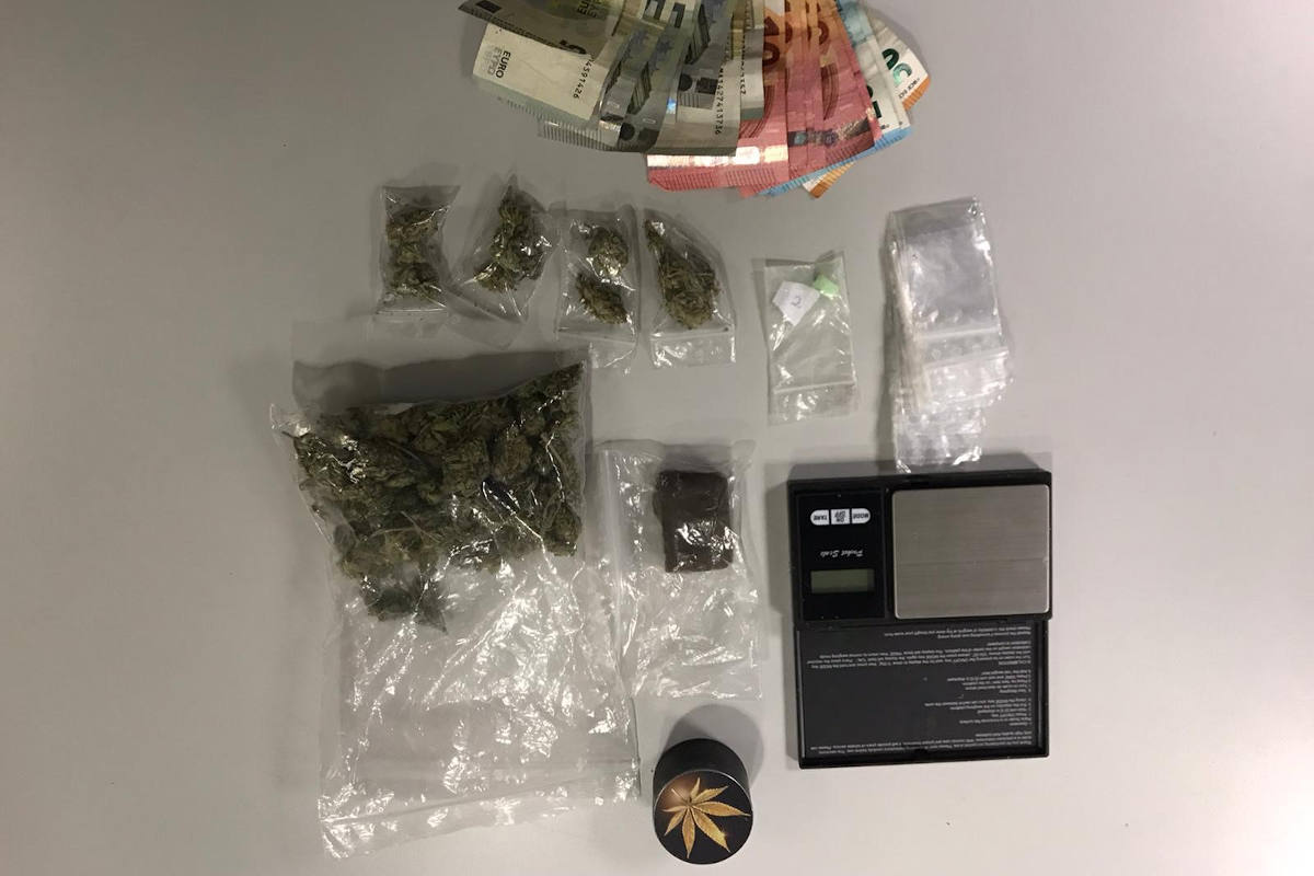 Düsseldorf ~ Wildpinkler entpuppt sich als Dealer