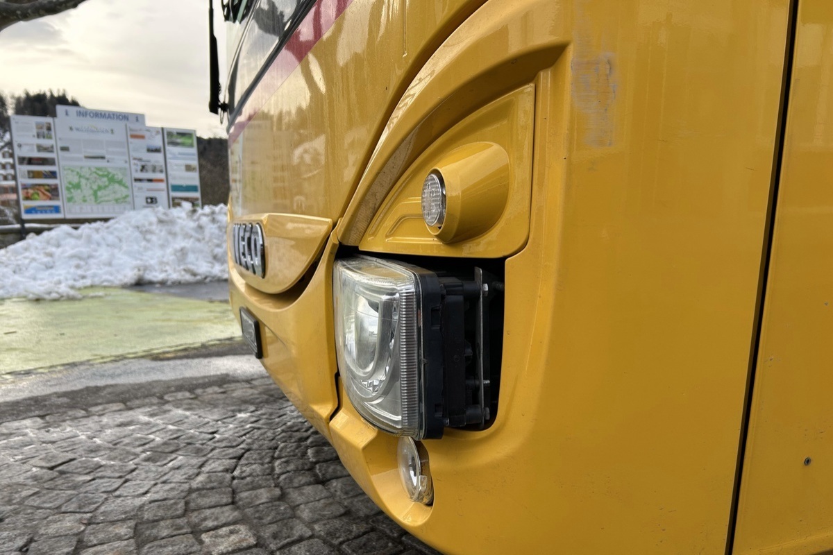 Walzenhausen AR – Streifkollision zwischen Auto und Postauto
