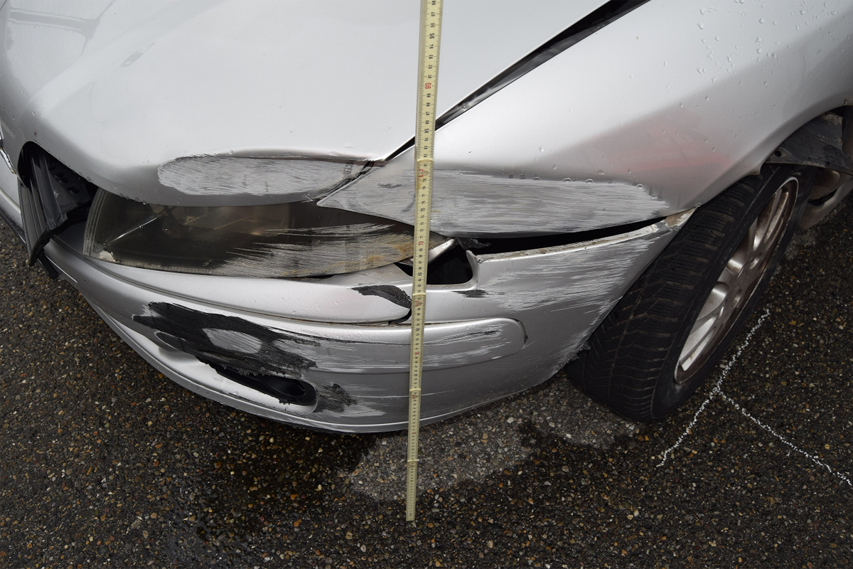 Waldstatt AR - Unbekannter entwendet PKW und kracht gegen Betonmauer