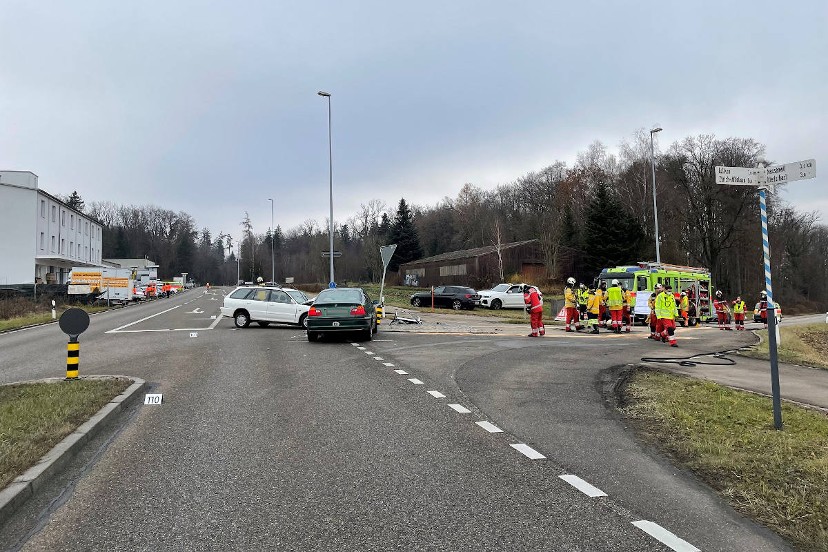 Nassenwil ZH – Kollision fordert zwei Verletzte