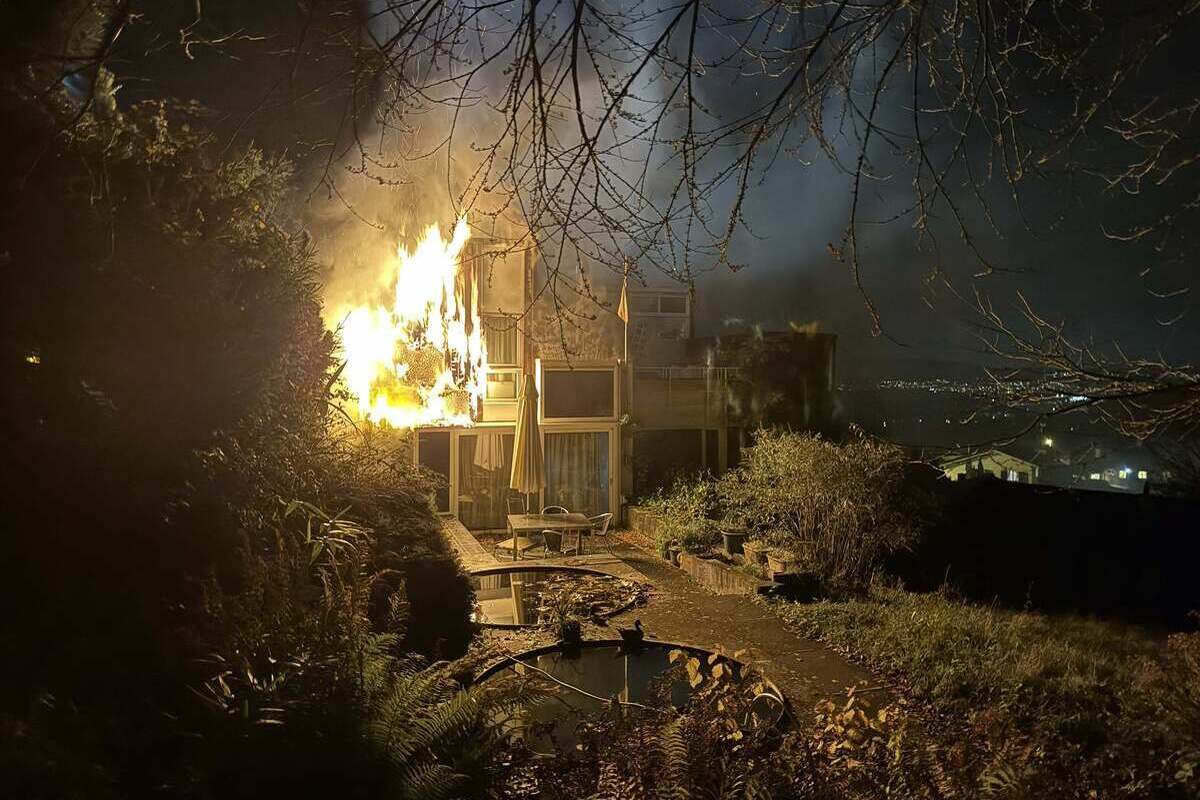 Bergdietikon AG – Brand richtet beträchtlichen Schaden an 