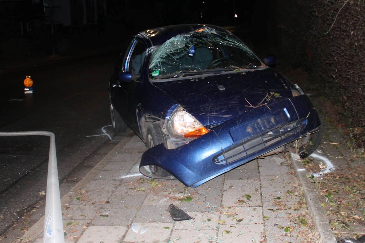 Düren – Fahrerflucht nach Kollision