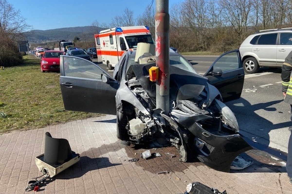 Bad Dürkheim - Verkehrsunfall mit schwerstverletzten Personen