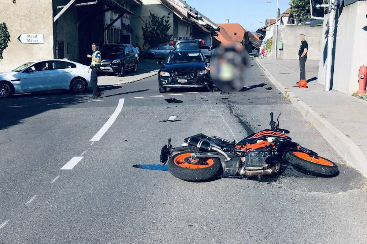Lugnorre FR – Motorradfahrerin bei Verkehrsunfall verletzt