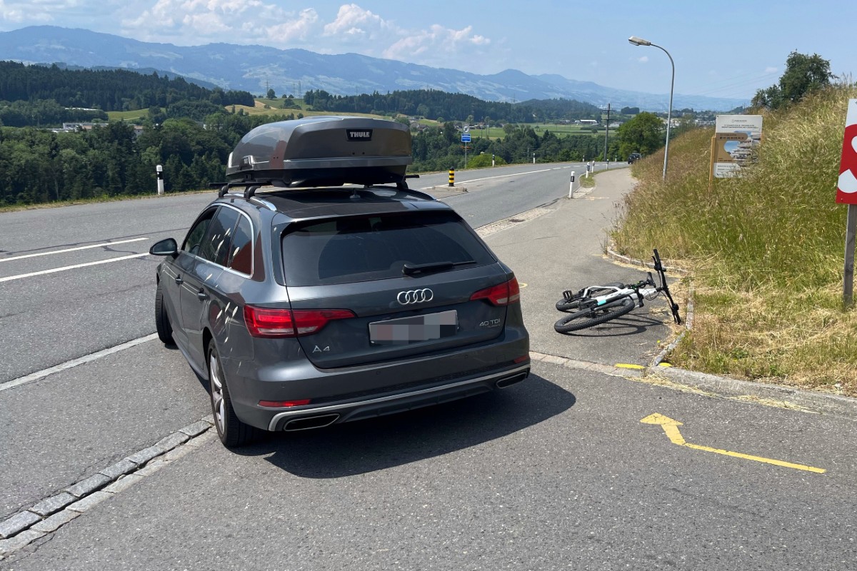 Unfall in St. Gallenkappel - E-Bike und Auto kollidieren