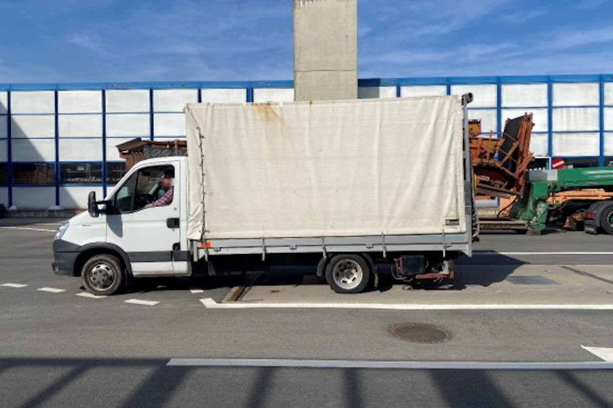 Rossens FR – Stark überladenen Lieferwagen stillgelegt