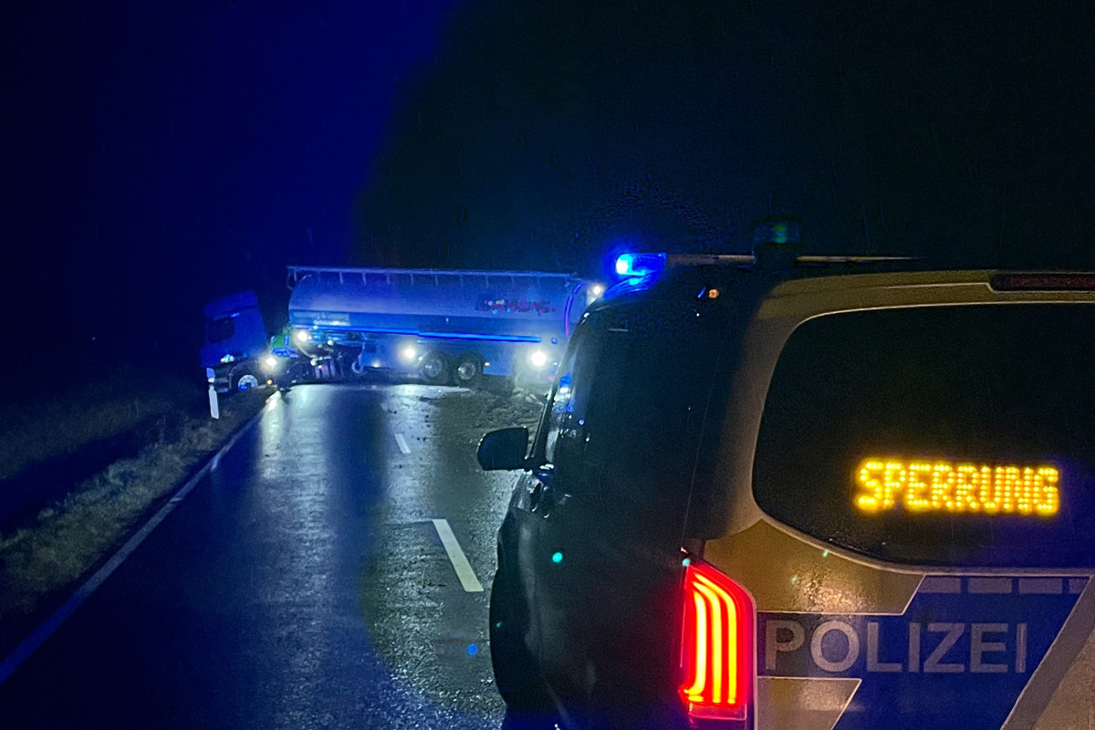 Dülmen – Stundenlange Sperrung nach Unfall von Sattelzug