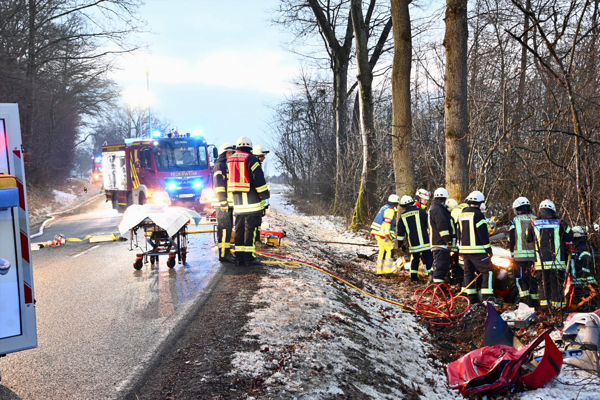 Olsberg-18-j-hriger-Fahrer-bei-Unfall-schwer-verletzt