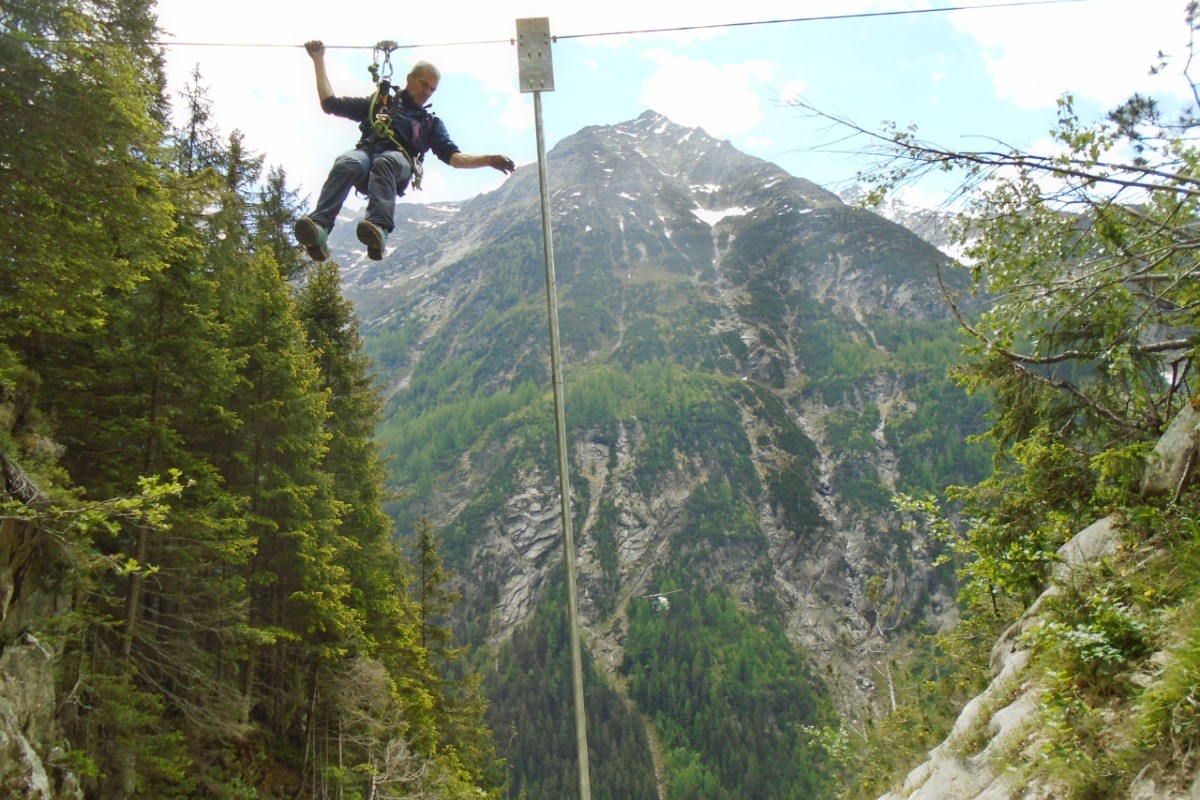 Murgang-Alarmanlage am Sustenpass UR -  Innert zwei Sekunden werden die Verkehrsteilnehmer gestoppt!
