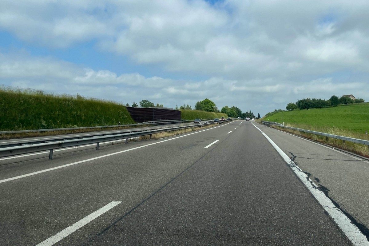 Junge Autofahrerin verunfallt auf der A1 bei Gossau