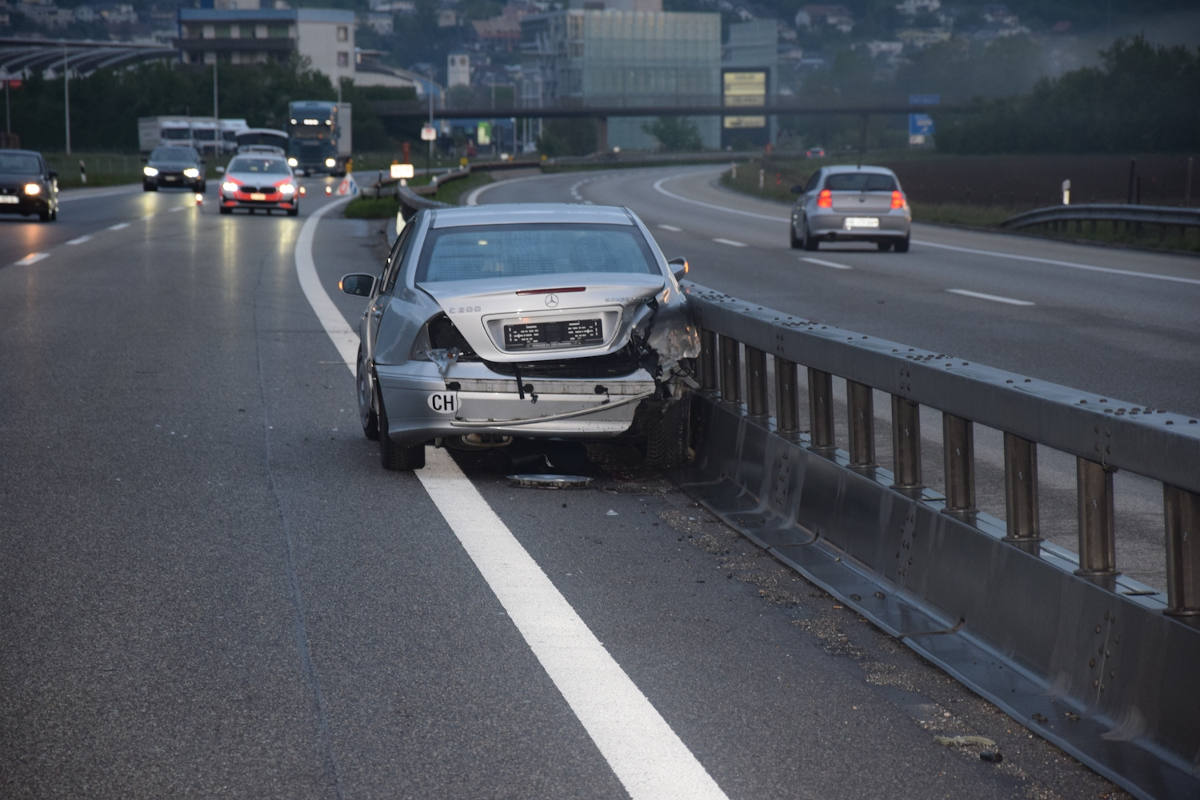A1 Oensingen SO – Auto steht nach Selbstunfall verkehrt auf der Fahrbahn