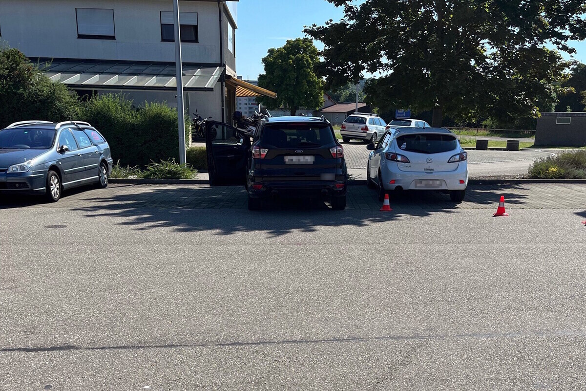 Niederuzwil SG - Auto erfasst Fussgänger und Frau im Rollstuhl