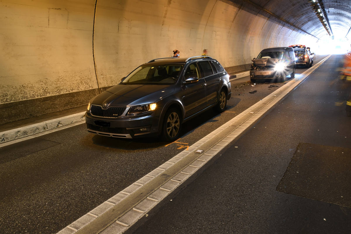 Bonaduz GR – Auffahrtskollision zweier Personenwagen im Tunnel Plazzas