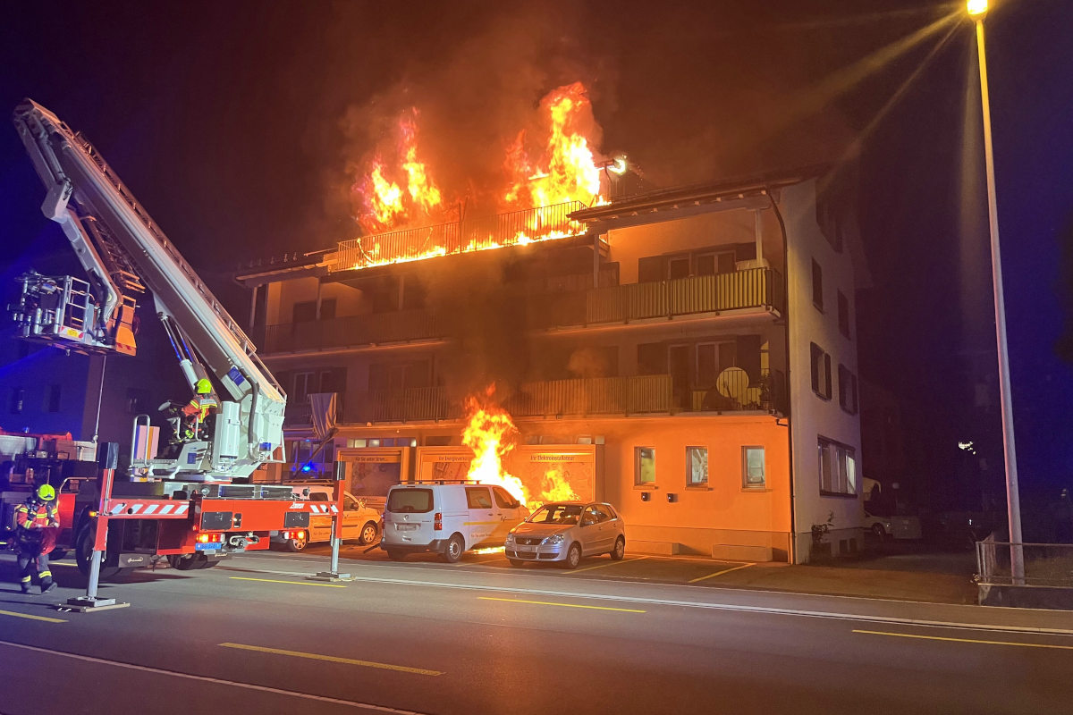 Brand in Schmerikon SG – Mehrfamilienhaus nach Feuer unbewohnbar